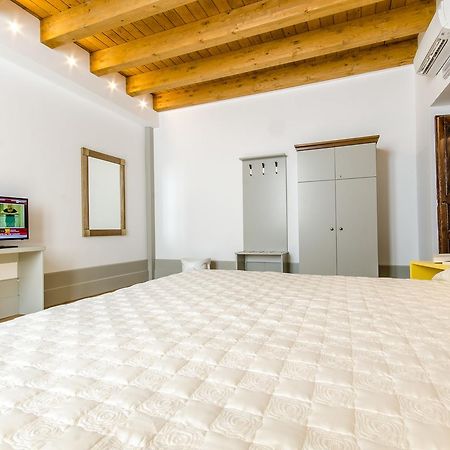 Santacroce Guesthouse Abruzzoスルモナ エクステリア 写真