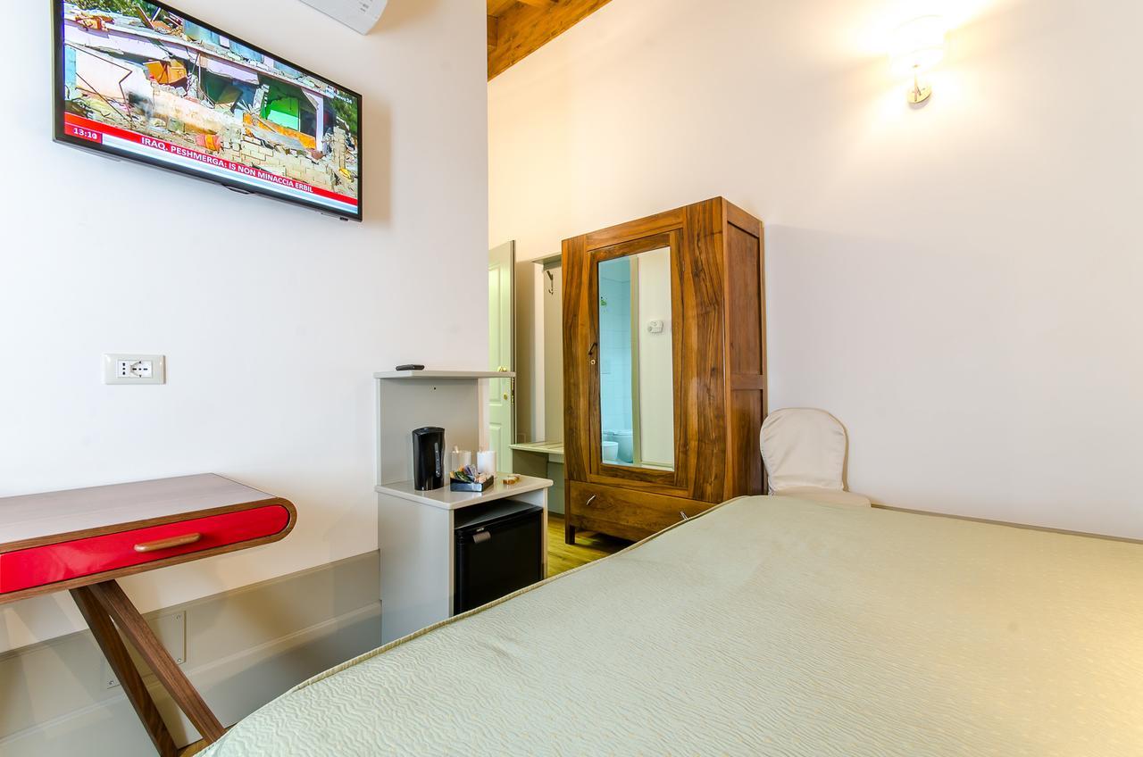 Santacroce Guesthouse Abruzzoスルモナ エクステリア 写真